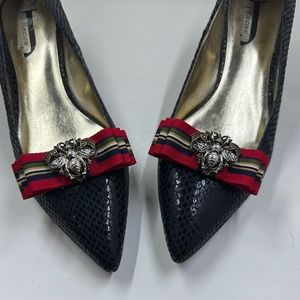 Red and blue striped bow shoe clips with silver tone bees